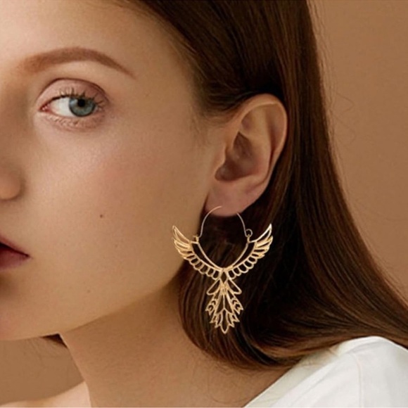 Free People Jewelry Phoenix Gold Hoop Earrings - Picture 1 of 2